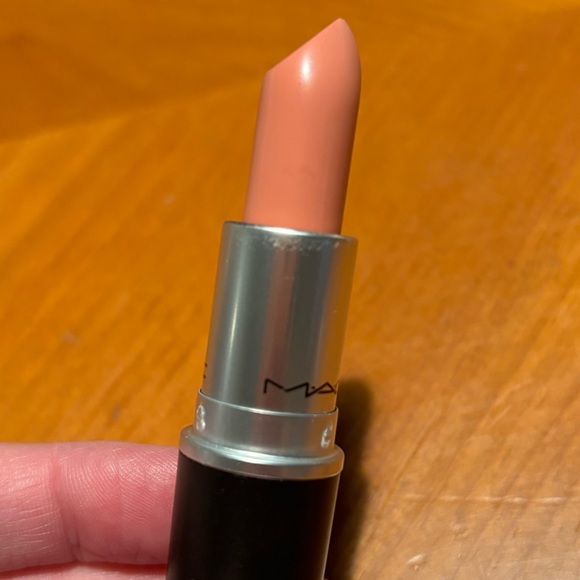 2 MAC Lipsticks Myth - Picture 9 of 16